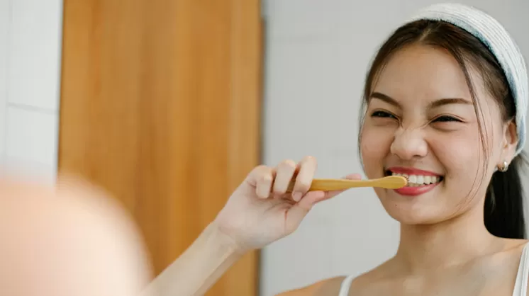 Natural vs Chemical Teeth Whitening: What’s Better For You?